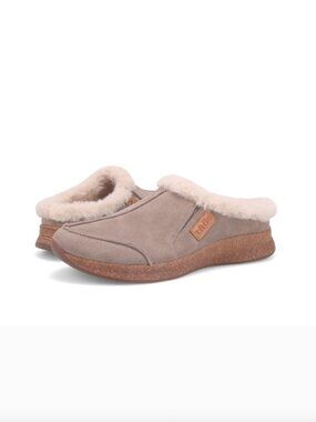 Taos Future size 10 NWT and box